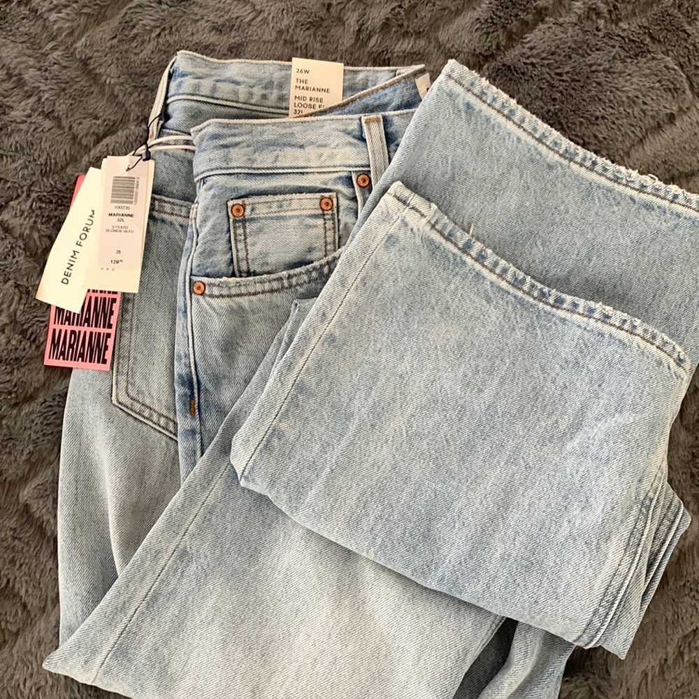 Aritzia denim forum Lt blue mid rise flare Sz26